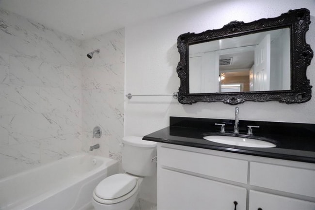 Photo - 5929 Queensloch Dr Unidad 235