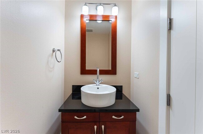 Photo - 4575 Dean Martin Dr Unidad 802