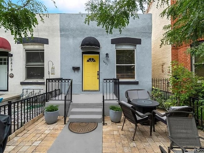triplex end unit - 2421 Tremont Pl