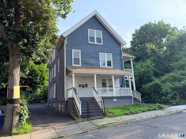 Building Photo - 21 Sylvan Ave Unit 2