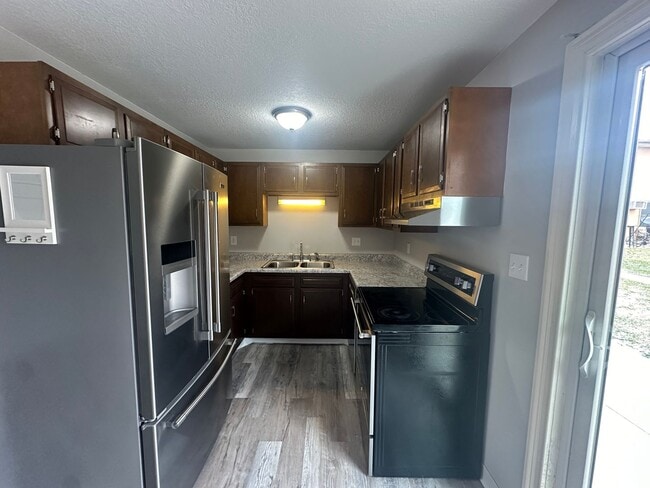 Photo - 554 W 42nd St