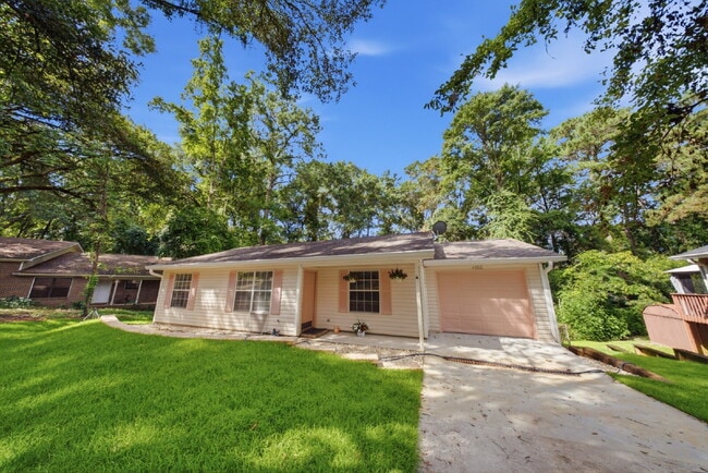 Building Photo - 3 Bedroom 2 Bathroom located in NW Tallahassee!