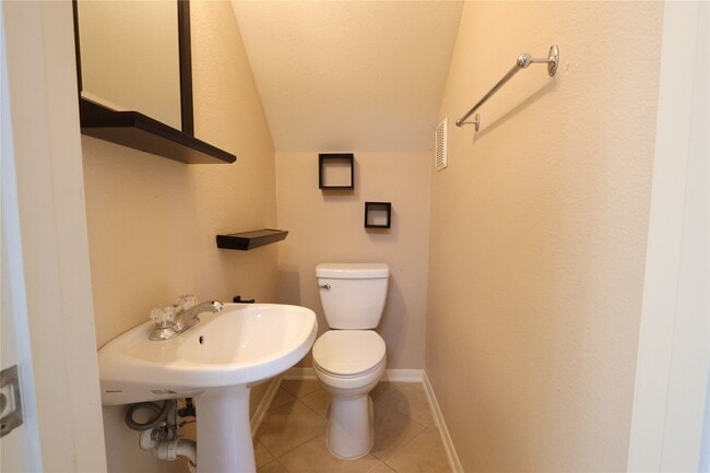 Photo - 2219 Naomi St