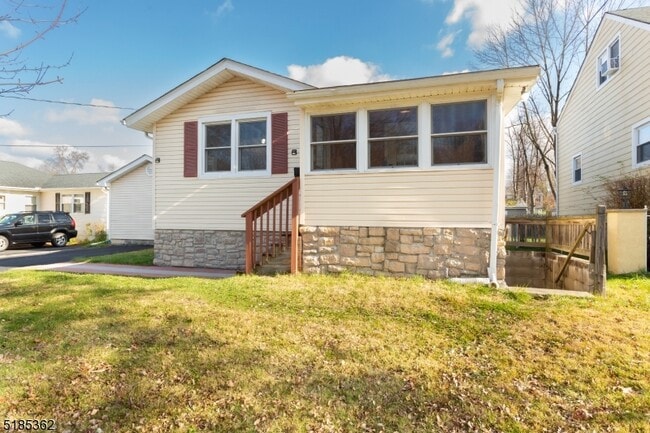 Photo - 26 Manito Ave