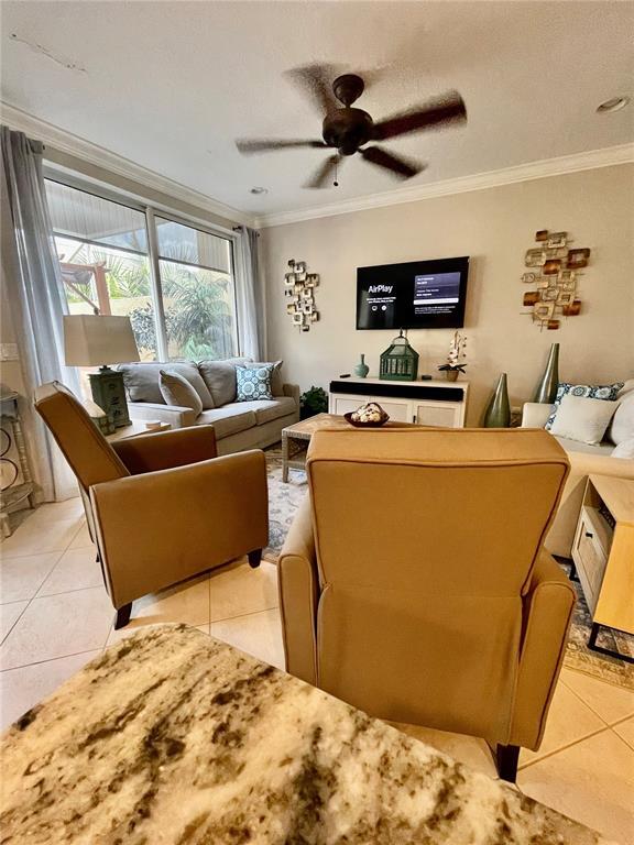 Photo - 5635 Whitehead St