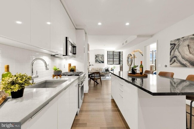 Building Photo - 45 Sutton Square SW Unit 303
