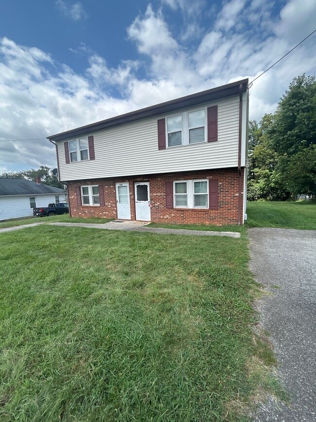 Building Photo - OldVirginia,NE.4410 Unit 4412 Rental