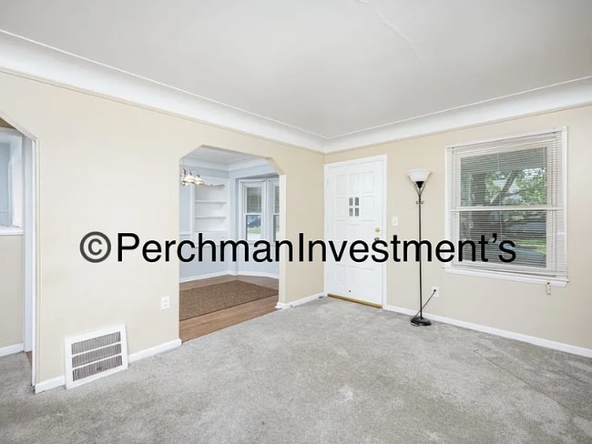 Photo - 9576 Columbia St