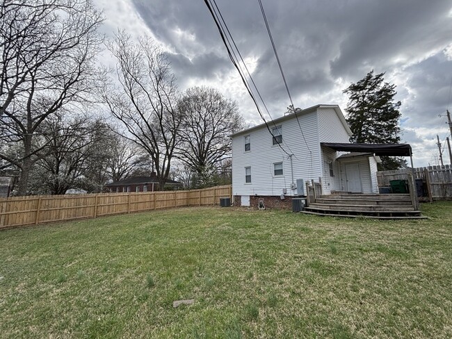 Photo - 3 Bedroom/1.5 Bath Charming House Large Fenced Yard