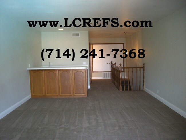 Building Photo - Los Caballeros #004 Unit 4B