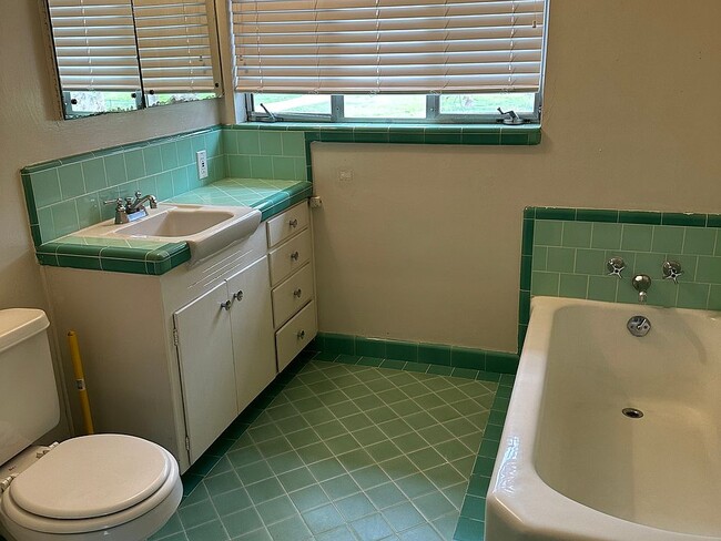 Photo - 2950 Land Park Dr