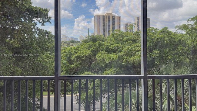Photo - 3301 N Country Club Dr Unidad 502