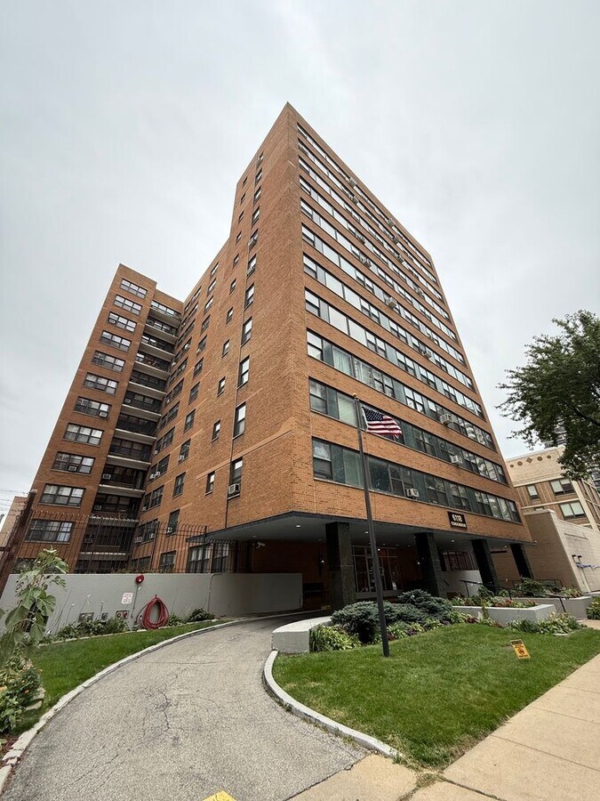 Available studio close to lake and transpo... - Available studio close to lake and transpo...