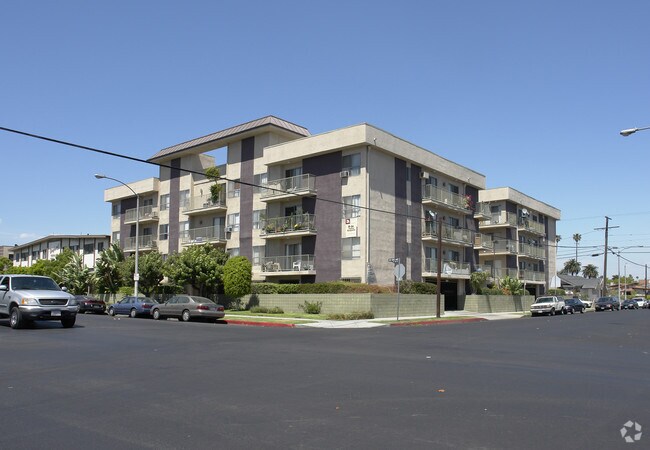 Photo - 178 Oxford Ave