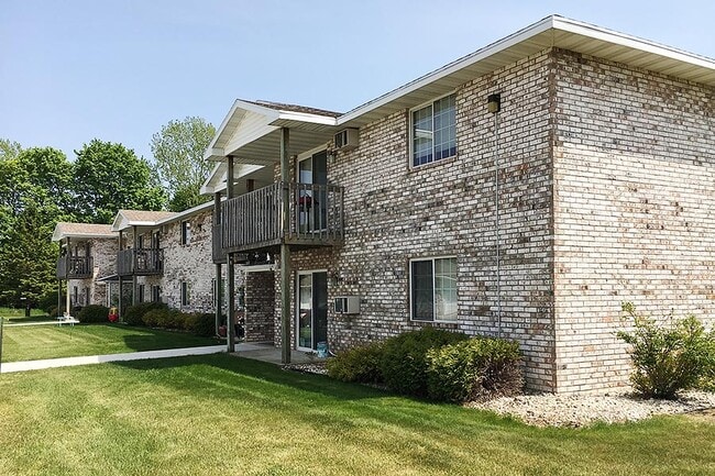 STURGEON BAY APARTMENTS