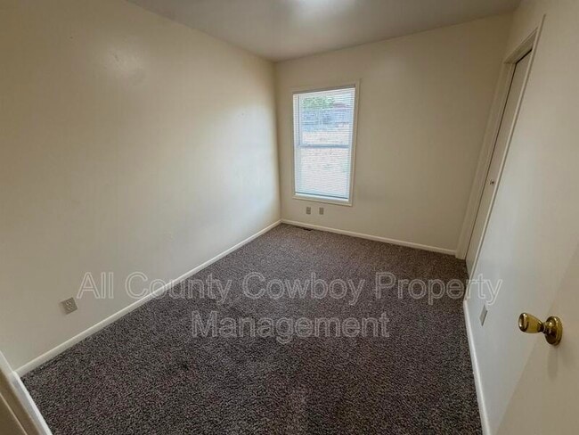 Photo - 140 S Cribbon Ave