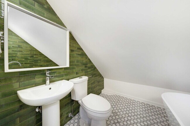 Photo - 507 W Wesley St Unit 2
