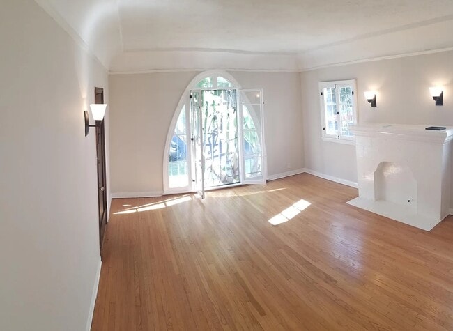Photo - 341 N Curson Ave Unidad 341