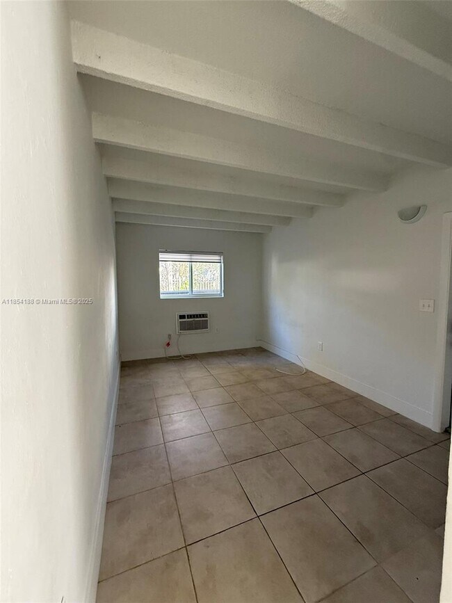 Photo - 747 NW 60th St Unidad 3-2