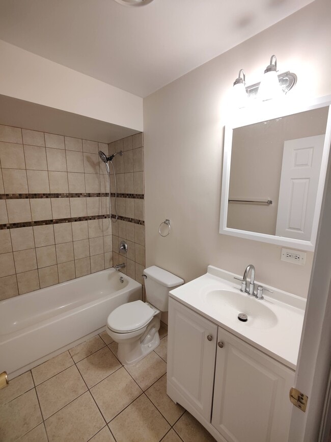 Bathroom - 1283 E Washington St Unit H