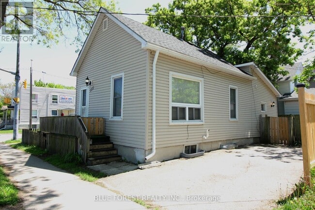 Photo - 175 Davis St