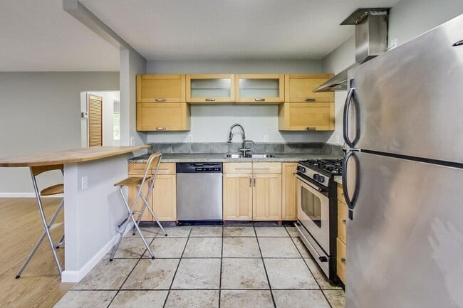 989 Vermont St Unidad 03