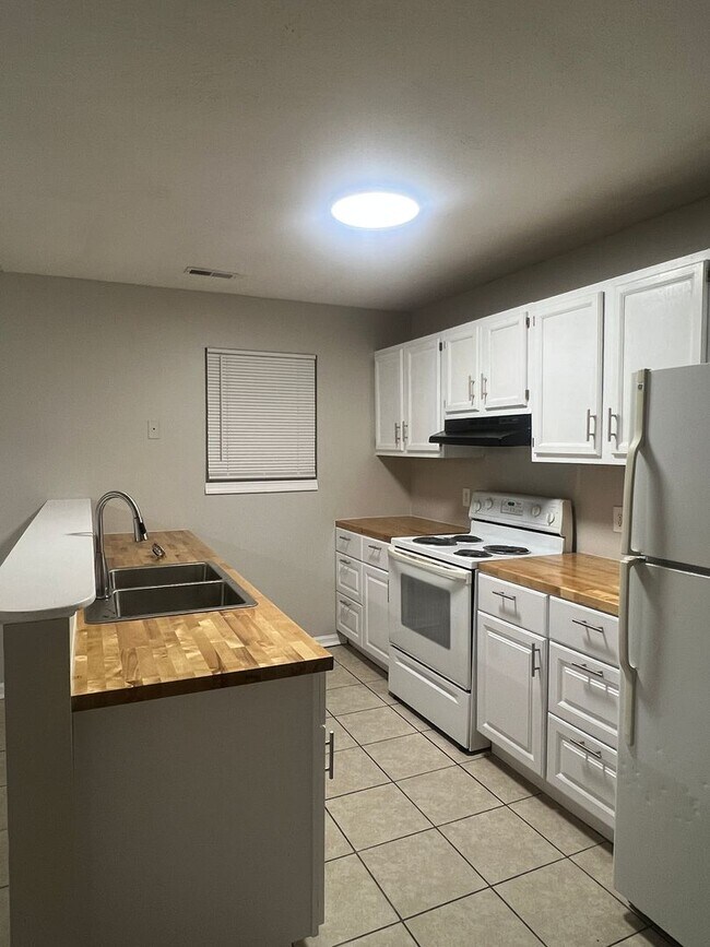 Photo - 3 Bed newly remodeled, single-family home located in the vibrant city of Indianapolis!