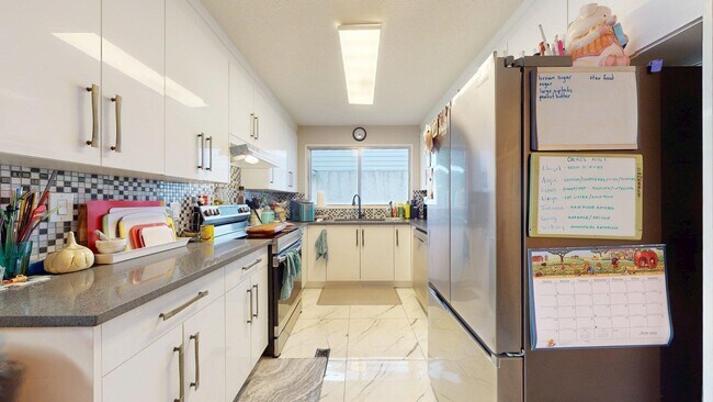 Photo - 1436 62 St NW