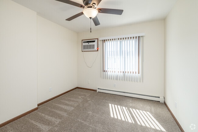 3 habitaciones, 1,5 baños - 1060 pies cuadrados - Segundo dormitorio - Arrowhead Apartments & Townhomes