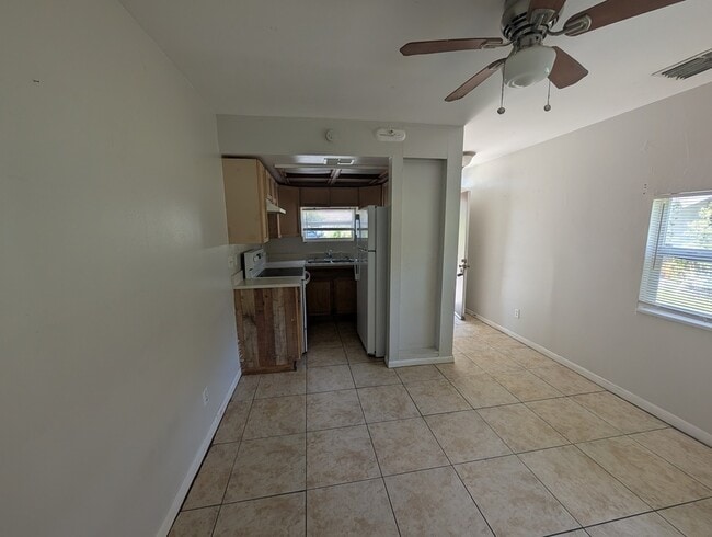 Photo - 663 Ave J NW Unidad 2