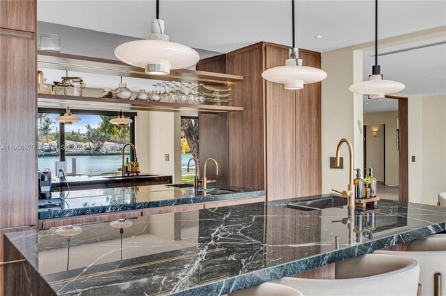 Building Photo - 1170 S Biscayne Point Rd