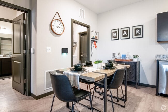 2BR, 2BA - 1090SF
