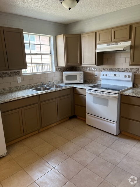 Unit 1 Kitchen - 3700 Keltner Ave Unit #1 Rental