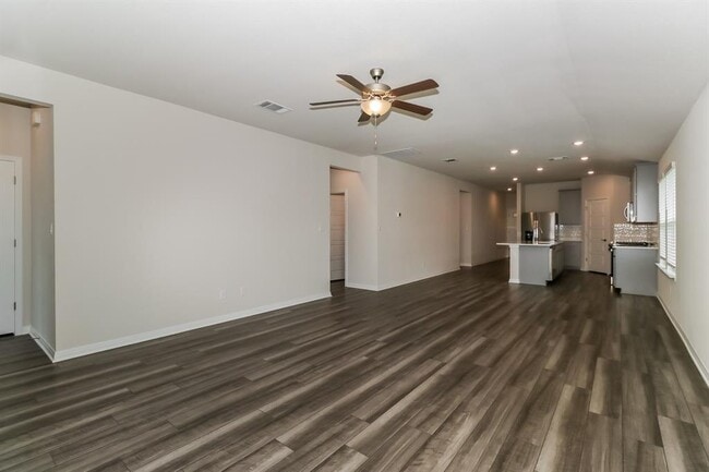 Photo - 117 Sun Grove Trl