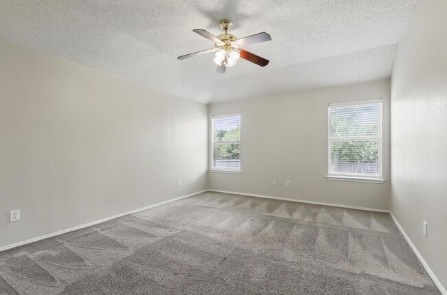 Photo - 322 Wonder Oak Ct