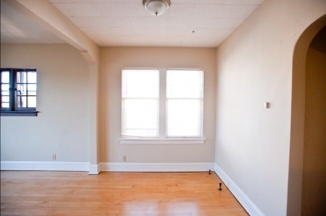 Photo - 1720 E Newton Ave Unidad 9