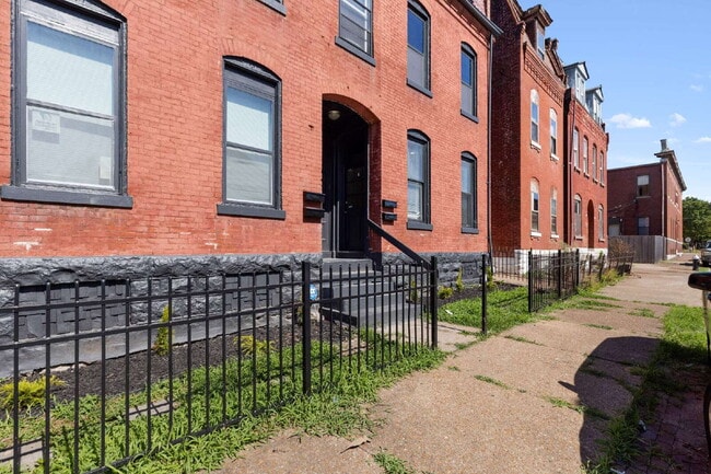 Photo - For Rent: Renovated 2-Story Townhouse in M... Unit 2F
