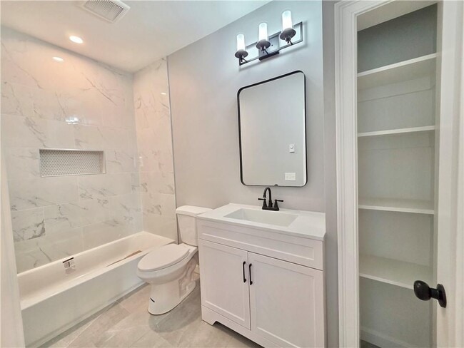 1965 Smith St Unit 2L