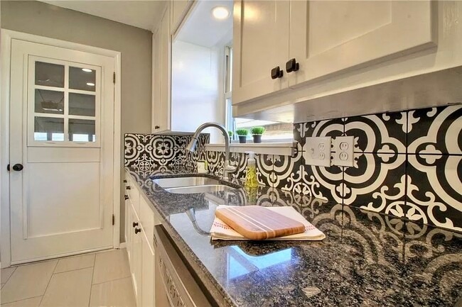 Photo - 10616 Greystone Ave