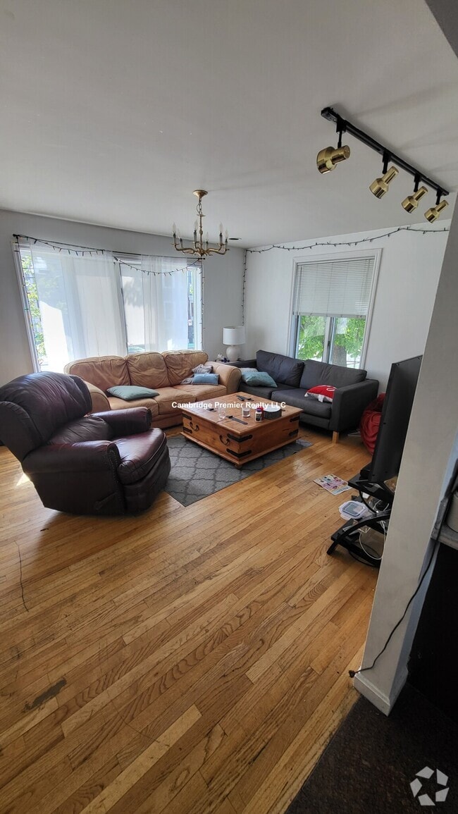 Building Photo - 309 Beacon St Rental