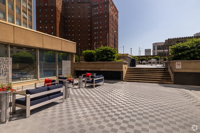 Courtyard with Grilling
