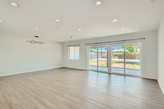 Photo - 1930 E Missouri Ave