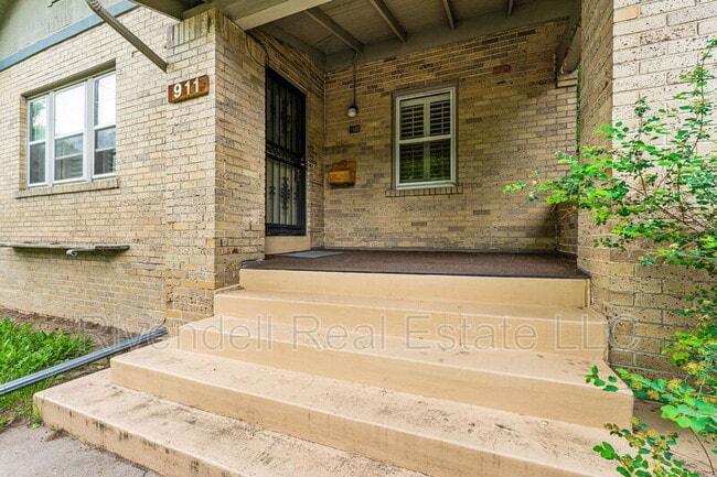 Photo - 911 Cook St