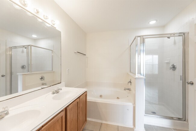 Building Photo - 16522 Grenada Falls Dr