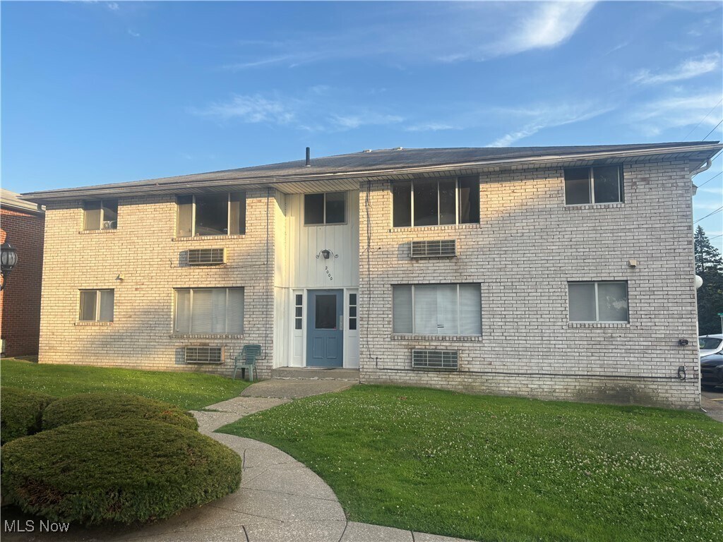 Photo - 2000 Woodlawn Ave NW Apartment Unit 1