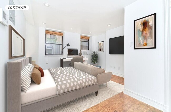 Building Photo - 226 W 13th St Rental
