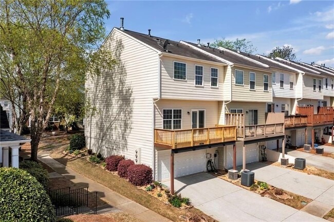 Photo - 614 Market Pl Ln