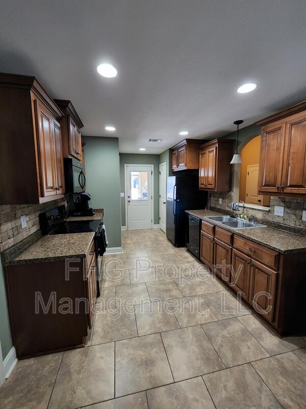 Photo - 205 Allington Ct