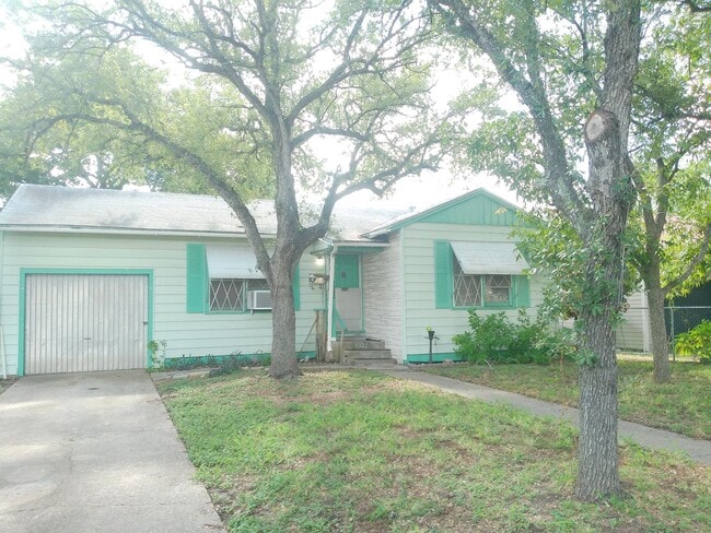 Photo - 4322 Fir St