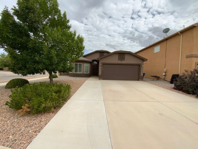Building Photo - 3 Bedroom Single Story Home Available in T...